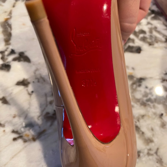 Christian Louboutin Nude Patent Leather Heels - Picture 4 of 14